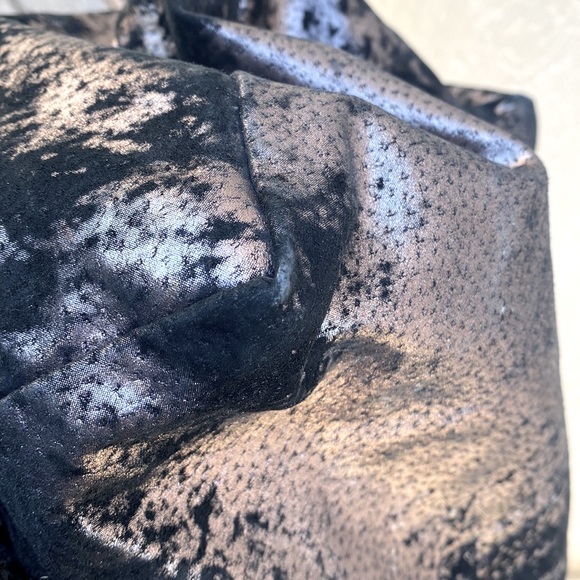 Edgy Chic Large Leather Tote Bag - Picture 9 of 9